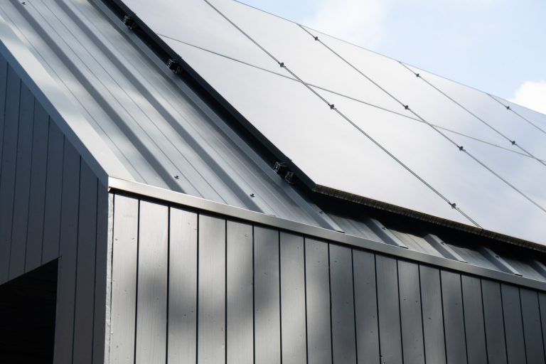 Zonnepanelen op tuinhuis, wat kan er en wat is slim?